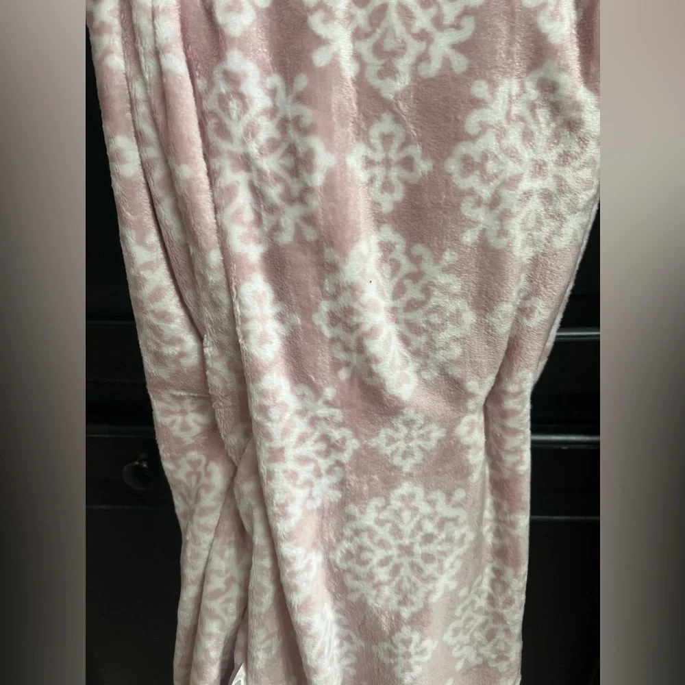 Pink Oversized Snowflake Throw NWT